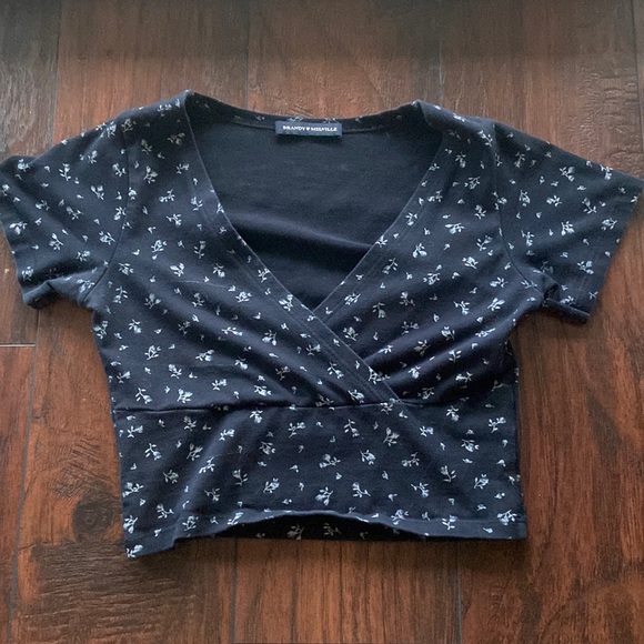 Brandy Melville Tops - brandy melville top